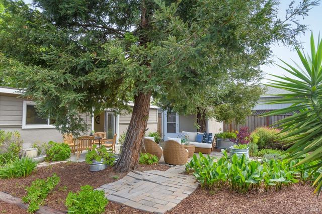 432 Cortez Dr, Petaluma, CA 94954