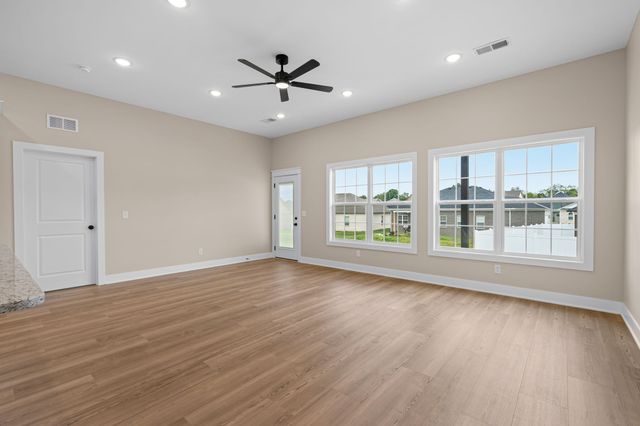 2509 Topeka Rd, Bowling Green, KY 42103