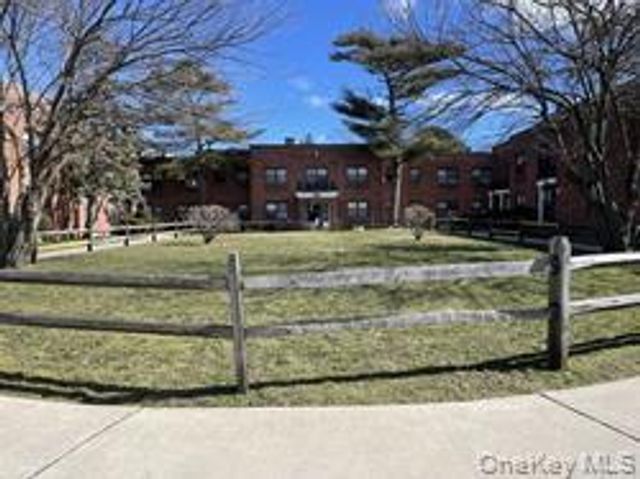 110 Division Avenue 2 E, Levittown, NY 11756