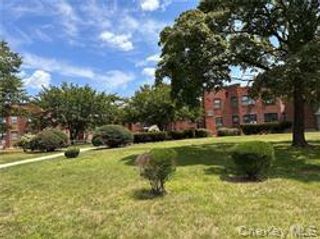 110 Division Avenue 2 E, Levittown, NY 11756