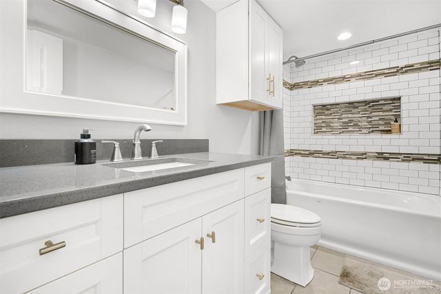 600 S State Street #212, Bellingham, WA 98225