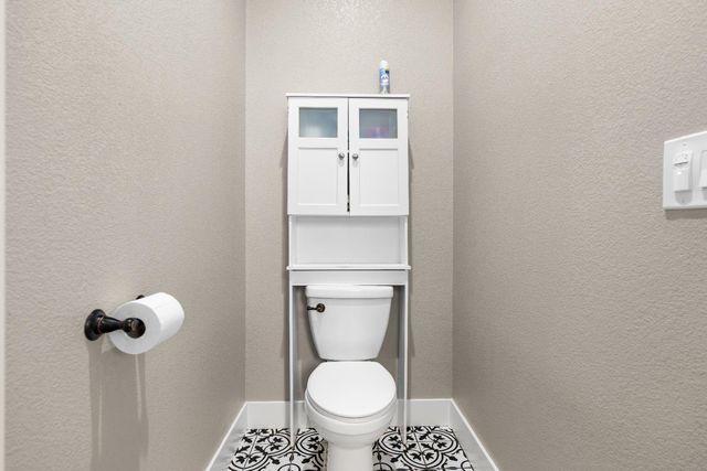 6156 E Ashley Ln, Stockton, CA 95212