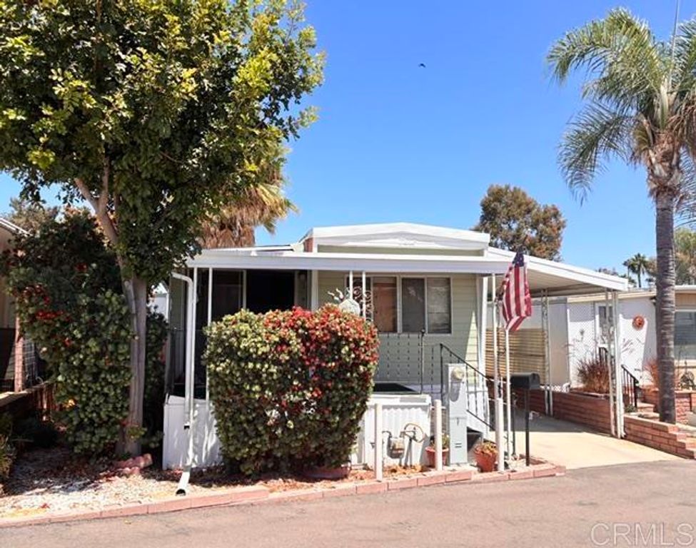 245 W Bobier Drive 72, Vista, CA 92083 — exterior