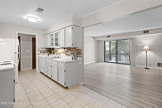 6165 E Innkeepers Court 76, East Lansing, MI 48823