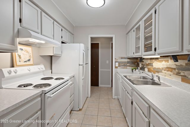 6165 E Innkeepers Court 76, East Lansing, MI 48823