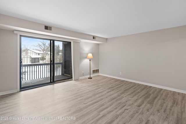 6165 E Innkeepers Court 76, East Lansing, MI 48823