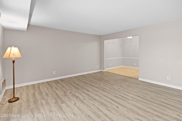 6165 E Innkeepers Court 76, East Lansing, MI 48823