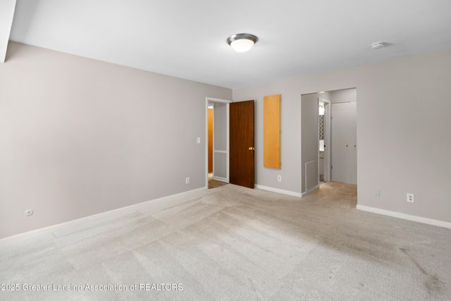 6165 E Innkeepers Court 76, East Lansing, MI 48823