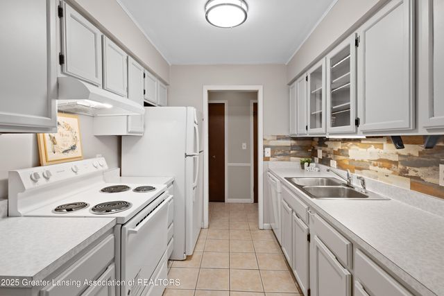 6165 E Innkeepers Court 76, East Lansing, MI 48823