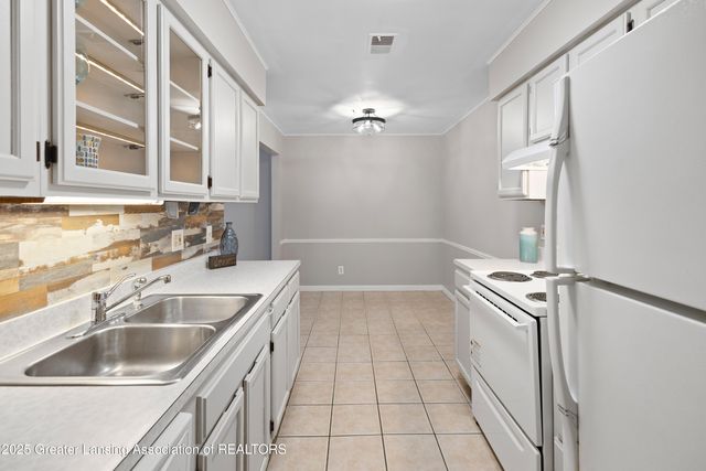 6165 E Innkeepers Court 76, East Lansing, MI 48823