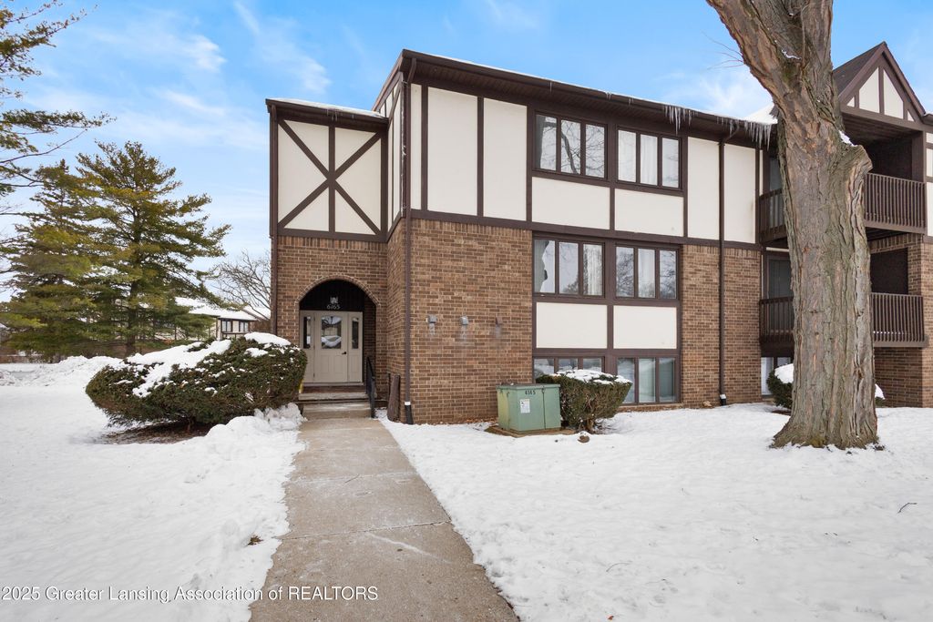 6165 E Innkeepers Court 76, East Lansing, MI 48823