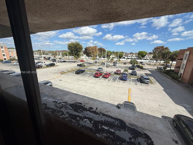 17530 NW 68th Ave C3012, Hialeah, FL 33015