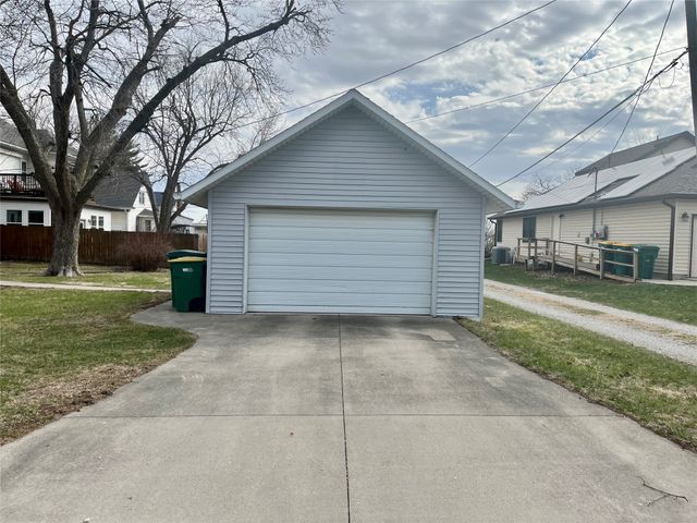 701 14th Street, Dallas Center, IA 5