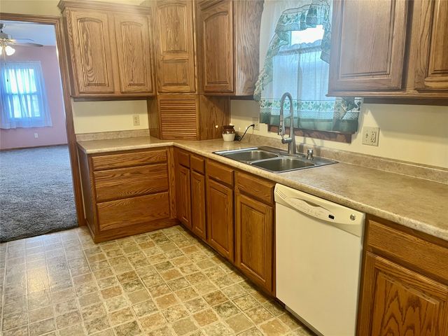 701 14th Street, Dallas Center, IA 5