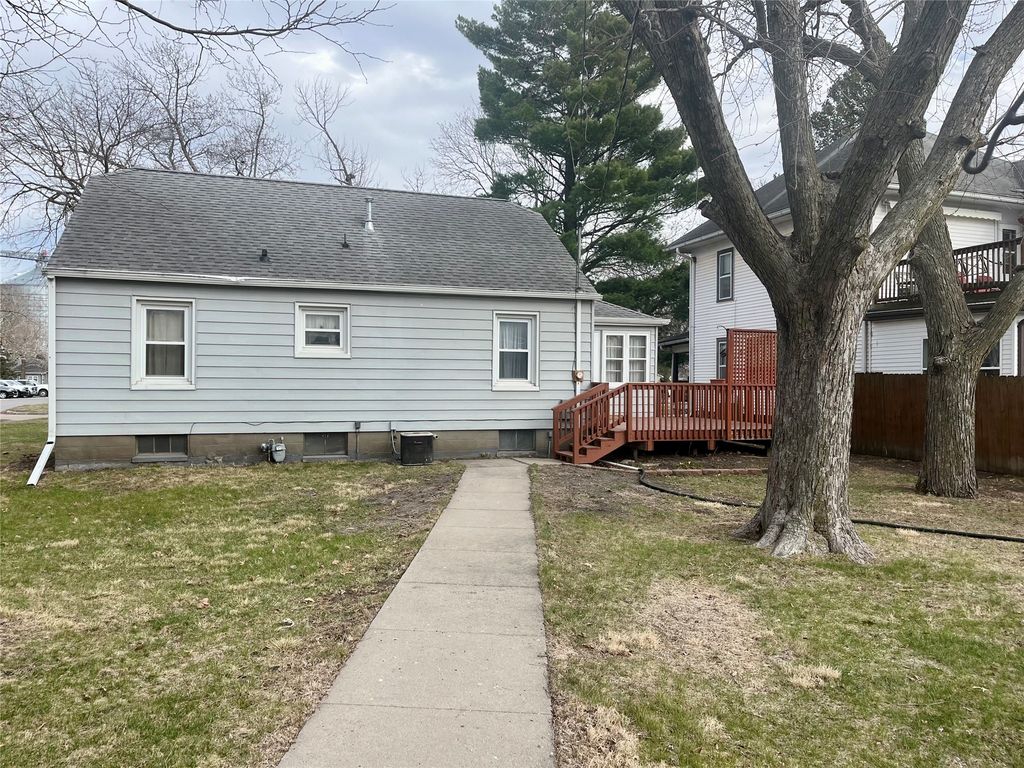 701 14th Street, Dallas Center, IA 5