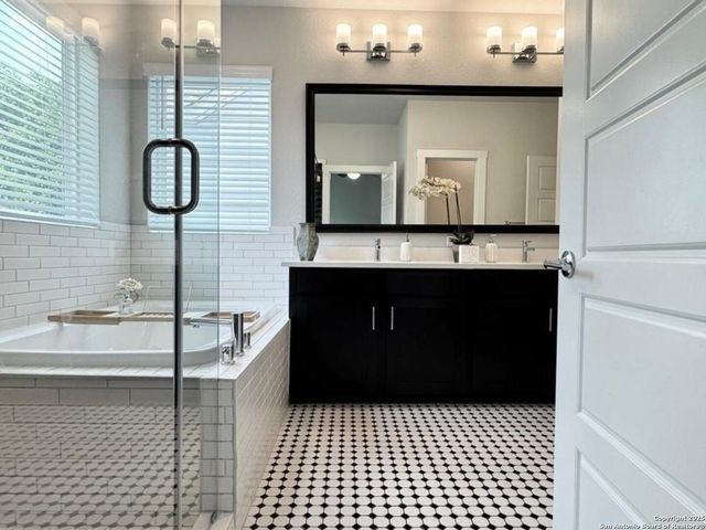 5843 Whitby Rd Unit 13, San Antonio, TX 78240