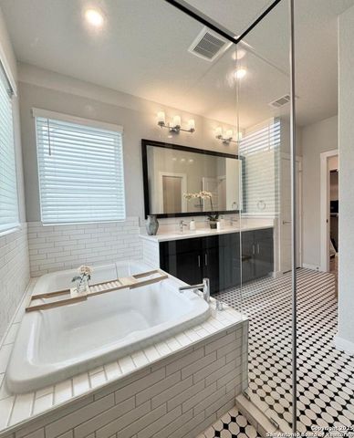 5843 Whitby Rd Unit 13, San Antonio, TX 78240