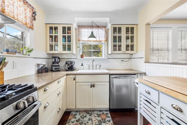919 W WOODLAWN AVENUE, Tampa, FL 33603
