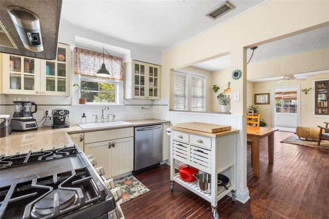 919 W WOODLAWN AVENUE, Tampa, FL 33603