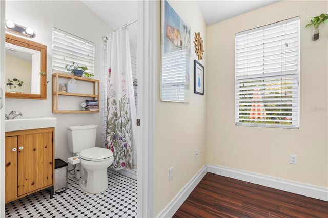 919 W WOODLAWN AVENUE, Tampa, FL 33603