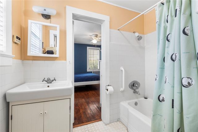 919 W WOODLAWN AVENUE, Tampa, FL 33603