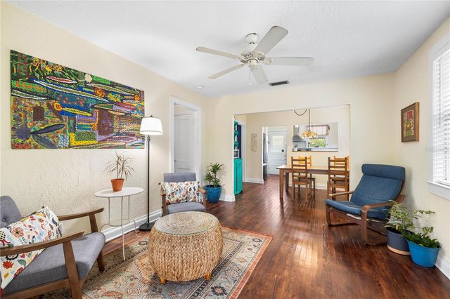 919 W WOODLAWN AVENUE, Tampa, FL 33603