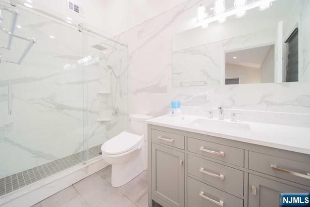106 E Edsall Boulevard B, Palisades Park, NJ 07650