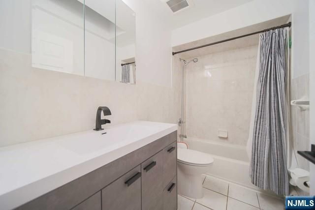 106 E Edsall Boulevard B, Palisades Park, NJ 07650