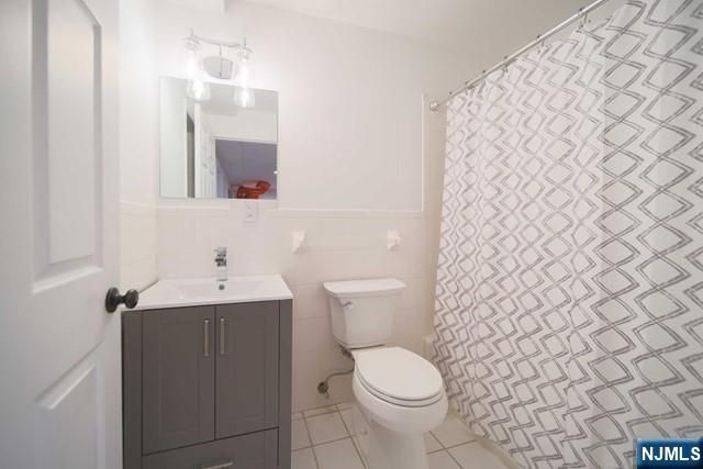 106 E Edsall Boulevard B, Palisades Park, NJ 07650