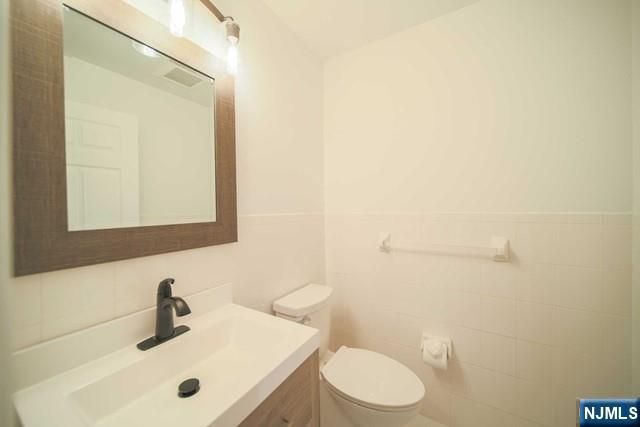 106 E Edsall Boulevard B, Palisades Park, NJ 07650
