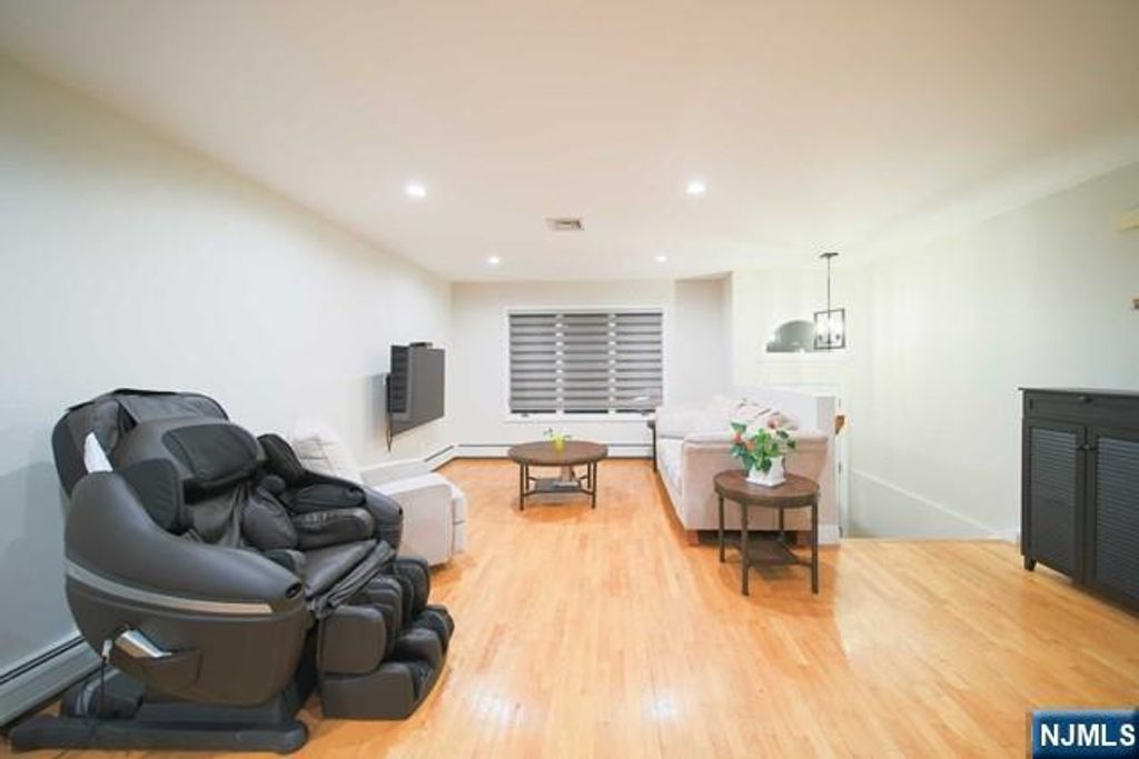 106 E Edsall Boulevard B, Palisades Park, NJ 07650