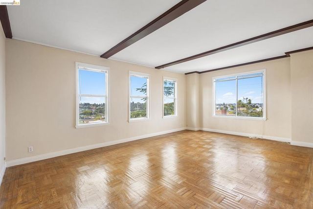 1001 Warfield Ave, Oakland, CA 94610