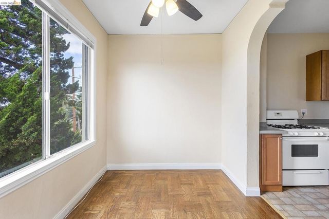 1001 Warfield Ave, Oakland, CA 94610