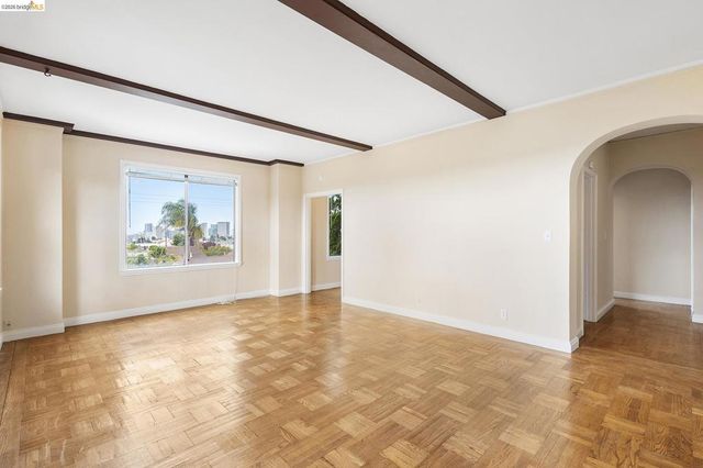 1001 Warfield Ave, Oakland, CA 94610