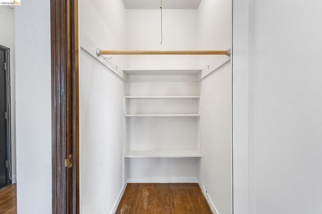 1001 Warfield Ave, Oakland, CA 94610