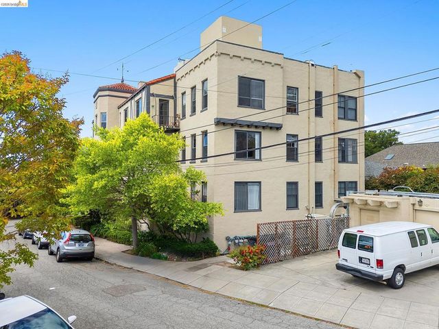 1001 Warfield Ave, Oakland, CA 94610