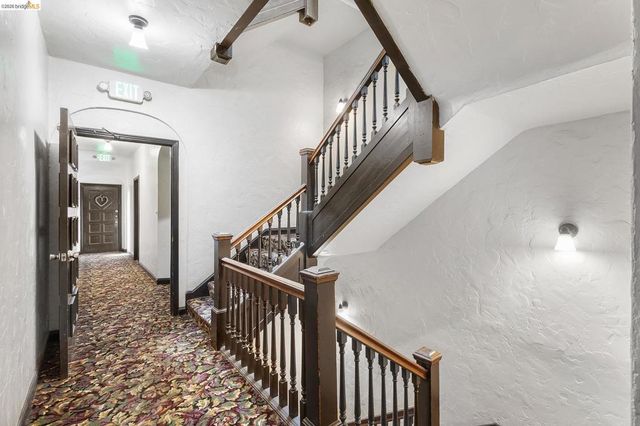 1001 Warfield Ave, Oakland, CA 94610