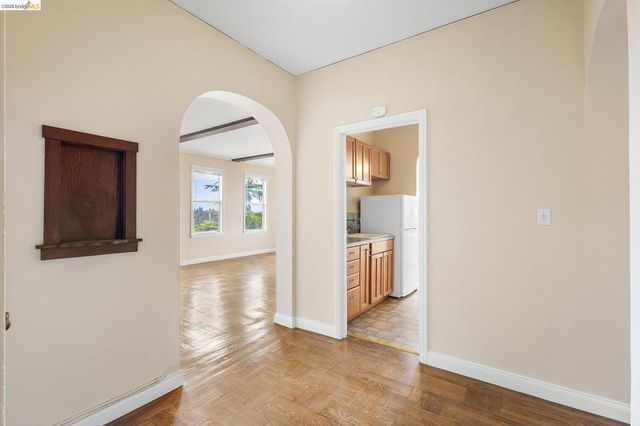 1001 Warfield Ave, Oakland, CA 94610