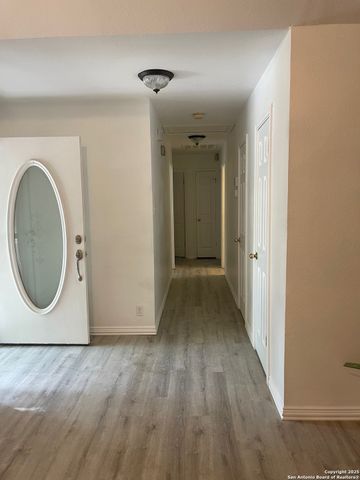 106 River Knoll, Castroville, TX 78009