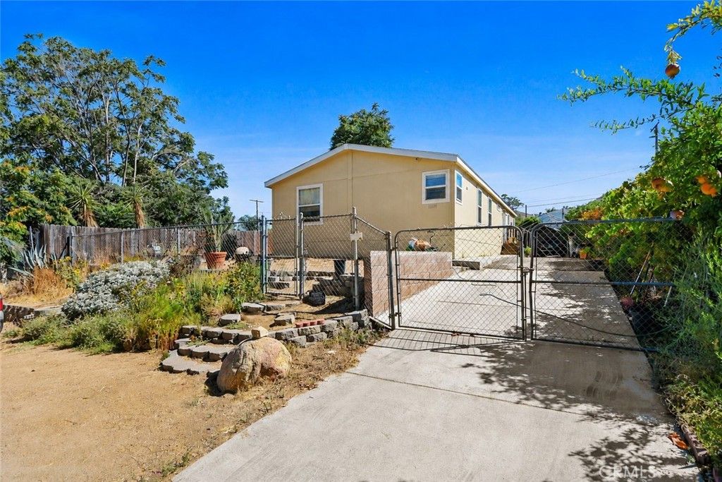 32490 Crescent Avenue, Lake Elsinore, CA 92530 — exterior