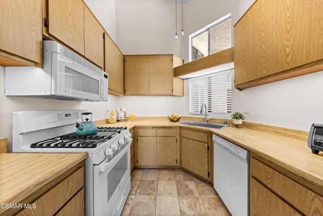 1736 Sinaloa Road 427, Simi Valley, CA 93065