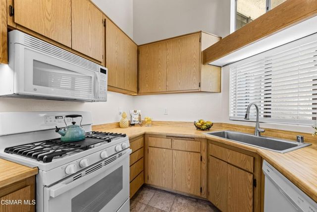 1736 Sinaloa Road 427, Simi Valley, CA 93065