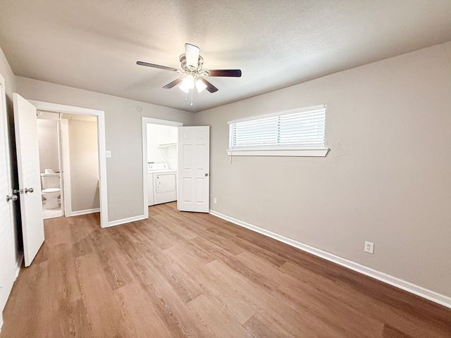 808 Blaylock Drive, Dallas, TX 75203