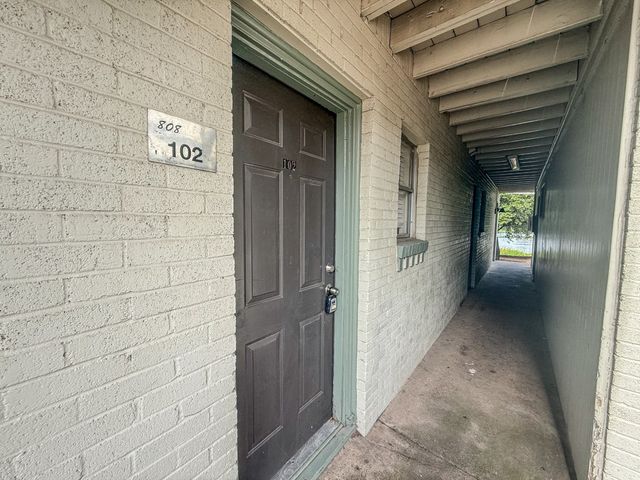 808 Blaylock Drive, Dallas, TX 75203
