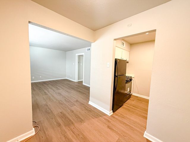 808 Blaylock Drive, Dallas, TX 75203