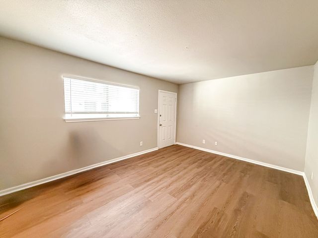 808 Blaylock Drive, Dallas, TX 75203