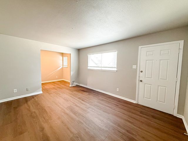 808 Blaylock Drive, Dallas, TX 75203