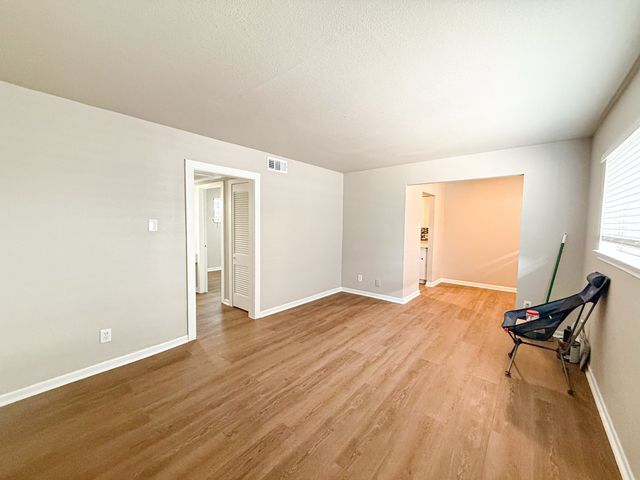 808 Blaylock Drive, Dallas, TX 75203
