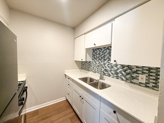 808 Blaylock Drive, Dallas, TX 75203