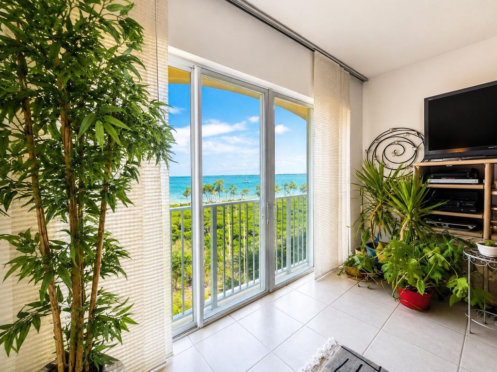 26 Harbour Isle Drive W 303, Fort Pierce, FL 34949